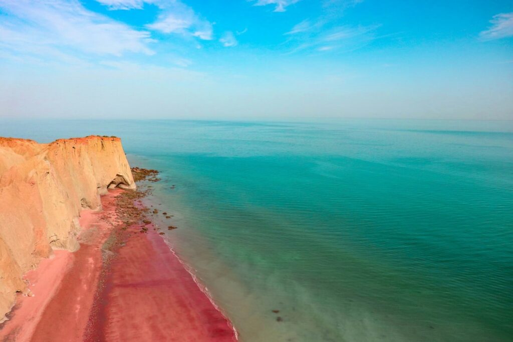 Île d’Ormuz, Iran. Photo par Reza Ghazali sur Unsplash.